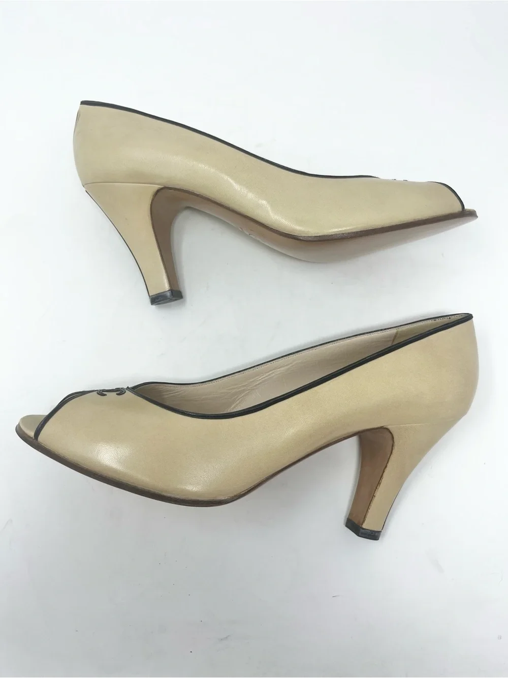 CHANEL Vintage 2000s Two Tone CC Peep Toe Heel Contrast Piping and logo size 8